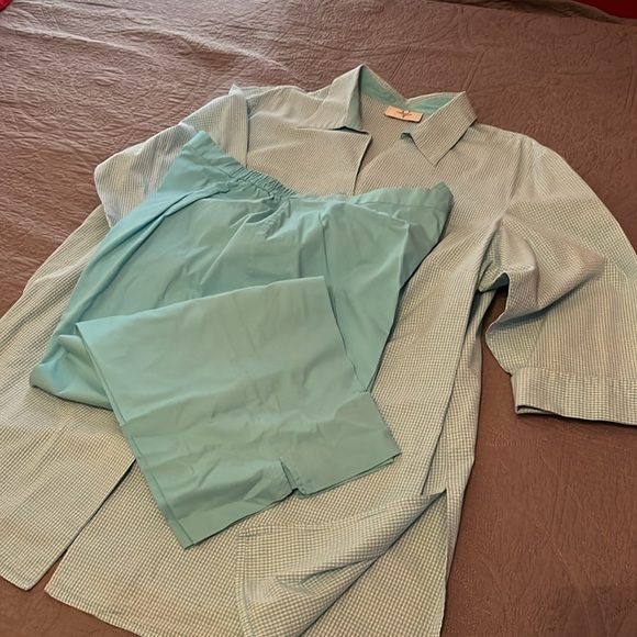 Plus Capri Set - Picture 3 of 9